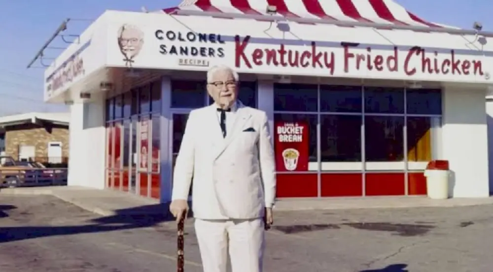 الكولونيل ساندرز مؤسس مطاعم كنتاكي
